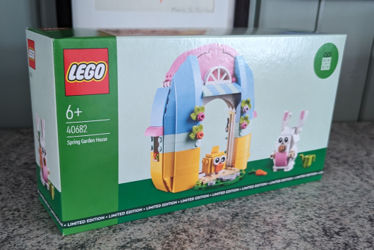 40682 Hus med vårlig hage